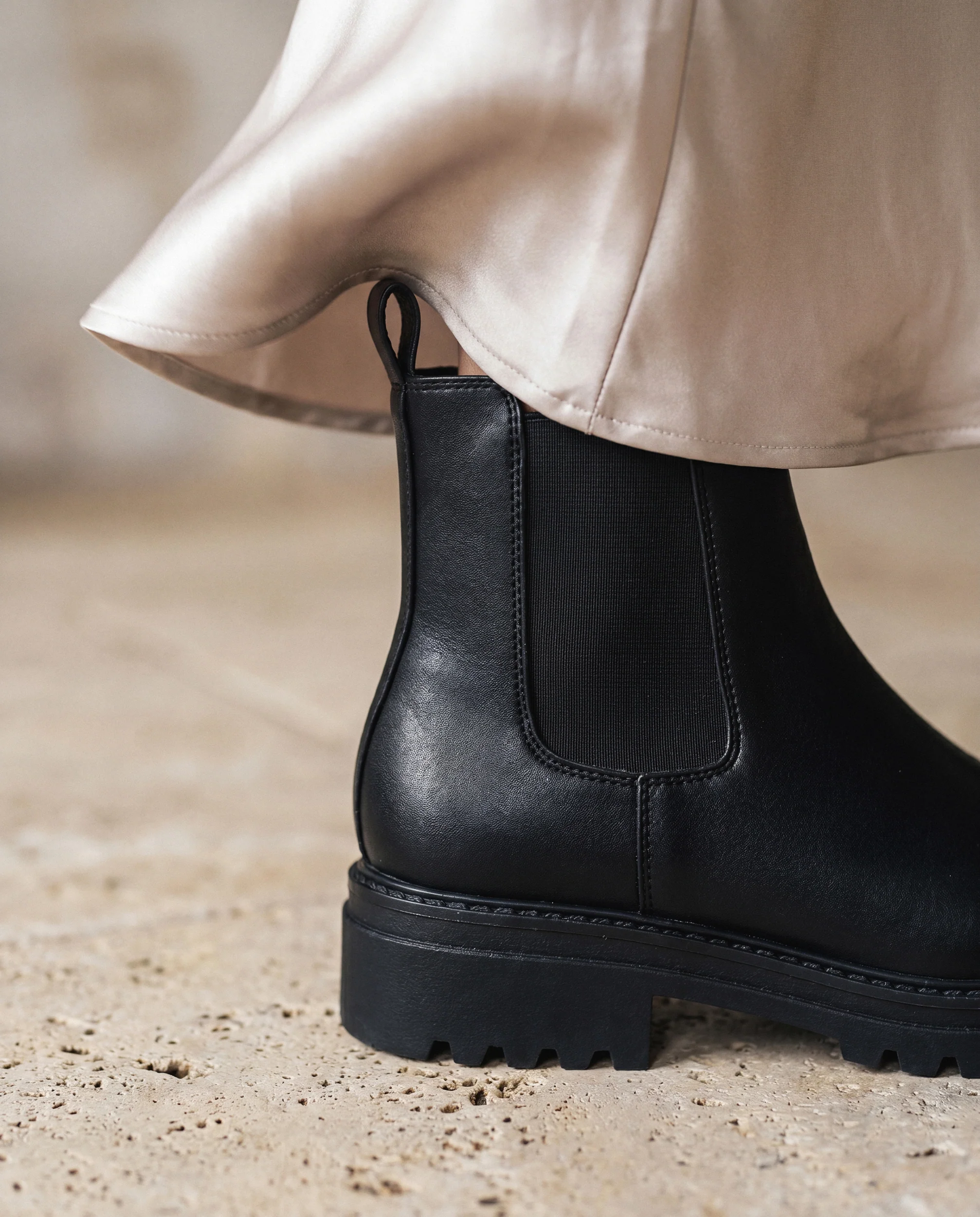 Botins Chelsea Vegan para Mulher Evie Preto - Image 4