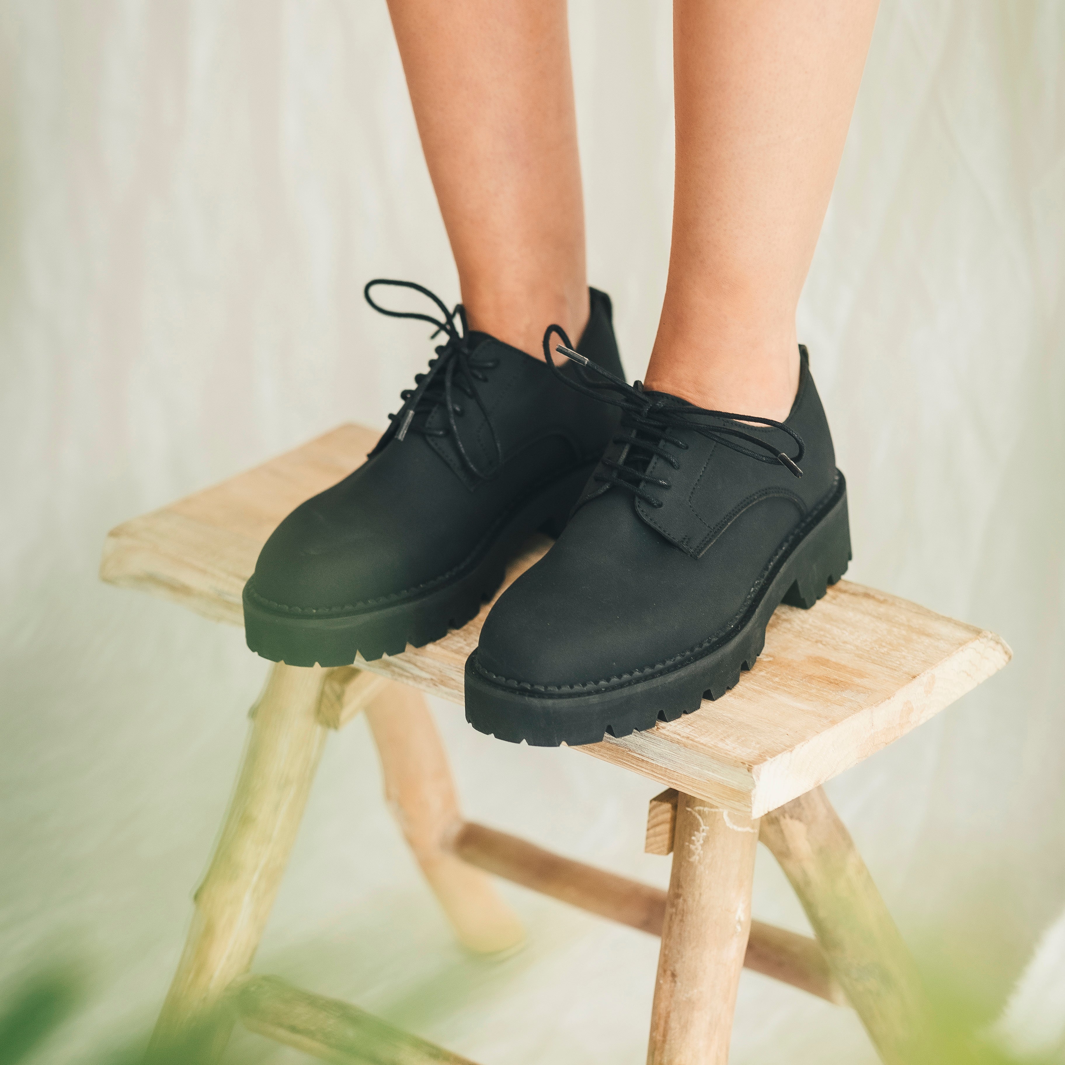 Sapatos Derby Vegan para Mulher Helen Preto - Image 2