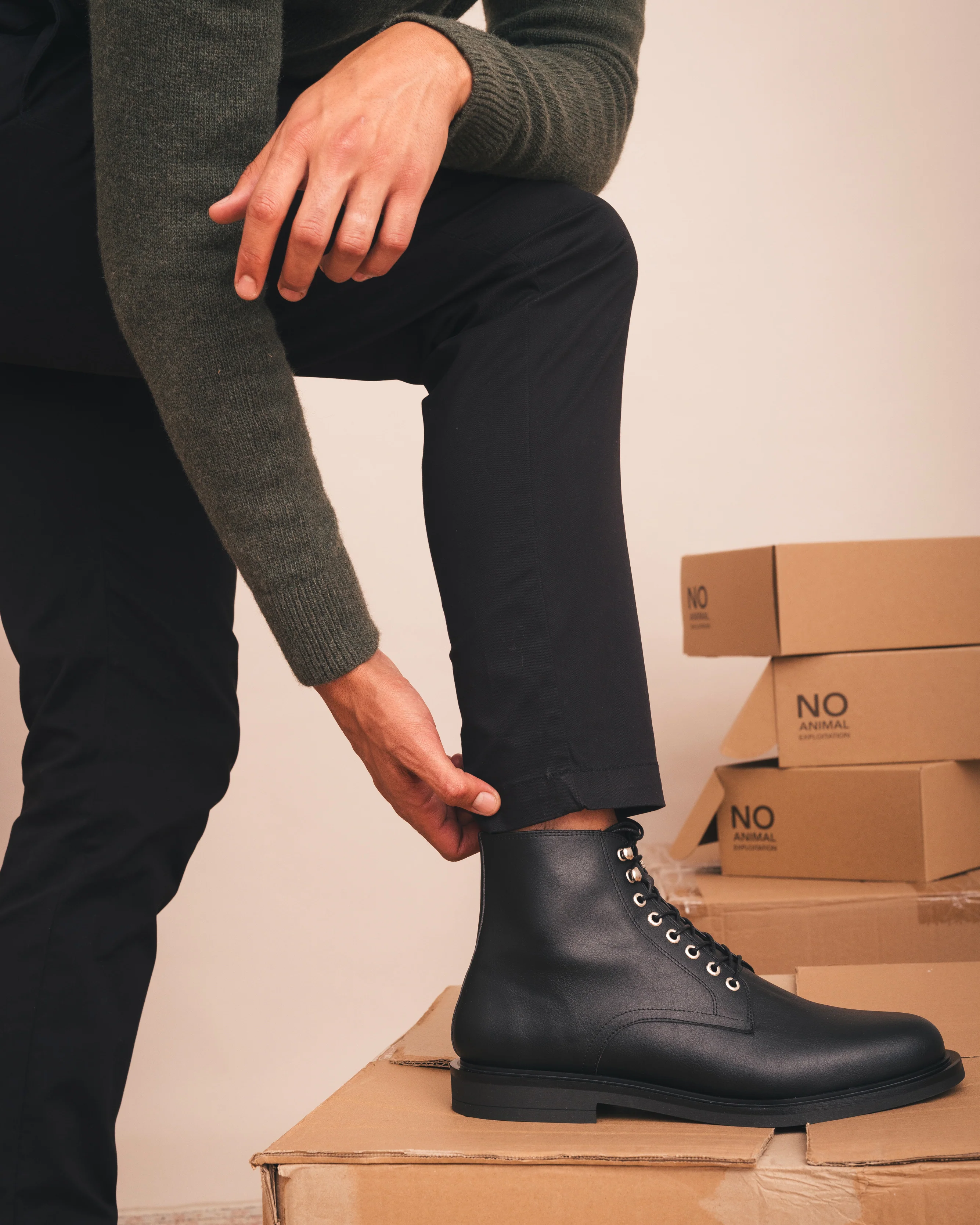 Botins Vegan com Atacadores para Homem Jules Preto - Image 4