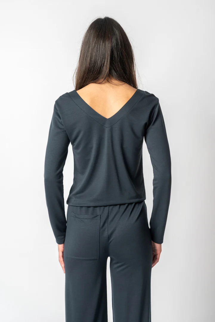 Sweatshirt em TENCEL™ Lyocell Azul com Decote em V - Lenora - Image 2