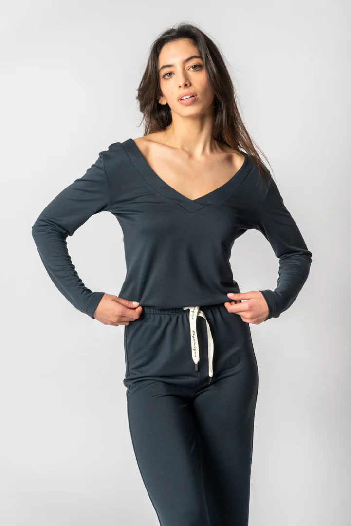 Sweatshirt em TENCEL™ Lyocell Azul com Decote em V - Lenora - Image 4